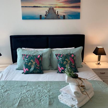 Berks Luxury Serviced Apartments,5 Bedrooms, 5 Double Beds, 2 Bathrooms, Free Super Fast Wifi & Parking Earley Екстер'єр фото