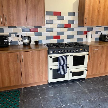 Berks Luxury Serviced Apartments,5 Bedrooms, 5 Double Beds, 2 Bathrooms, Free Super Fast Wifi & Parking Earley Екстер'єр фото