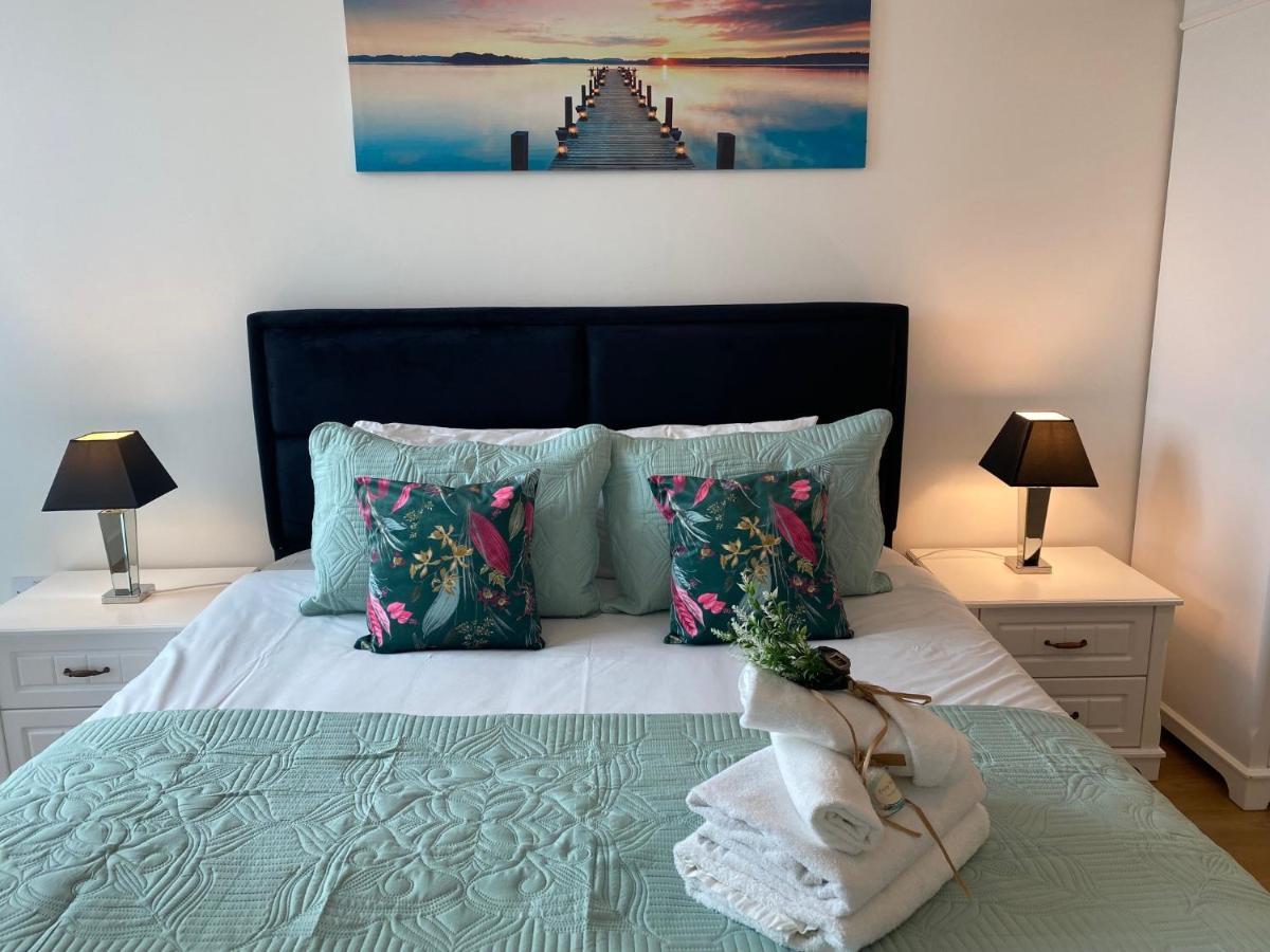 Berks Luxury Serviced Apartments,5 Bedrooms, 5 Double Beds, 2 Bathrooms, Free Super Fast Wifi & Parking Earley Екстер'єр фото