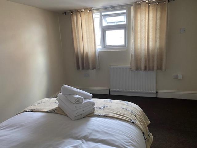 Berks Luxury Serviced Apartments,5 Bedrooms, 5 Double Beds, 2 Bathrooms, Free Super Fast Wifi & Parking Earley Екстер'єр фото