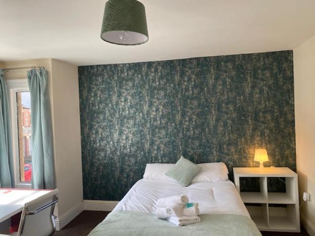 Berks Luxury Serviced Apartments,5 Bedrooms, 5 Double Beds, 2 Bathrooms, Free Super Fast Wifi & Parking Earley Екстер'єр фото