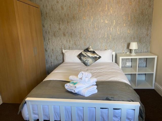 Berks Luxury Serviced Apartments,5 Bedrooms, 5 Double Beds, 2 Bathrooms, Free Super Fast Wifi & Parking Earley Екстер'єр фото