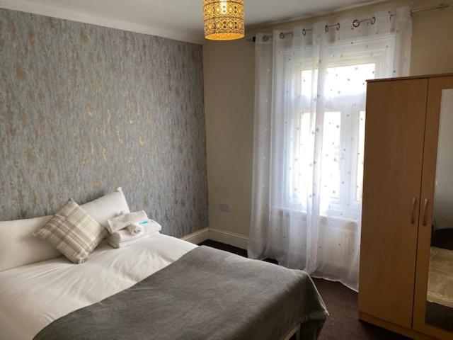 Berks Luxury Serviced Apartments,5 Bedrooms, 5 Double Beds, 2 Bathrooms, Free Super Fast Wifi & Parking Earley Екстер'єр фото