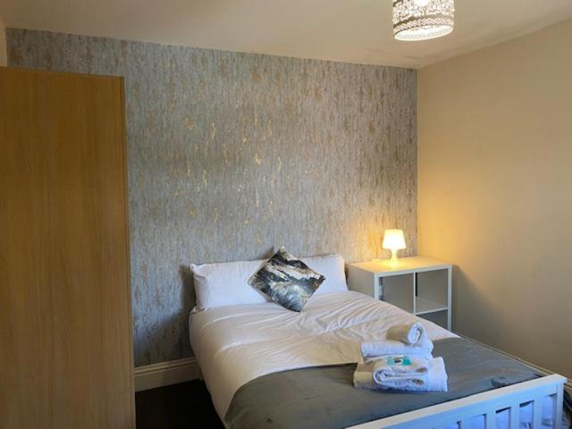 Berks Luxury Serviced Apartments,5 Bedrooms, 5 Double Beds, 2 Bathrooms, Free Super Fast Wifi & Parking Earley Екстер'єр фото