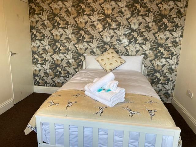 Berks Luxury Serviced Apartments,5 Bedrooms, 5 Double Beds, 2 Bathrooms, Free Super Fast Wifi & Parking Earley Екстер'єр фото