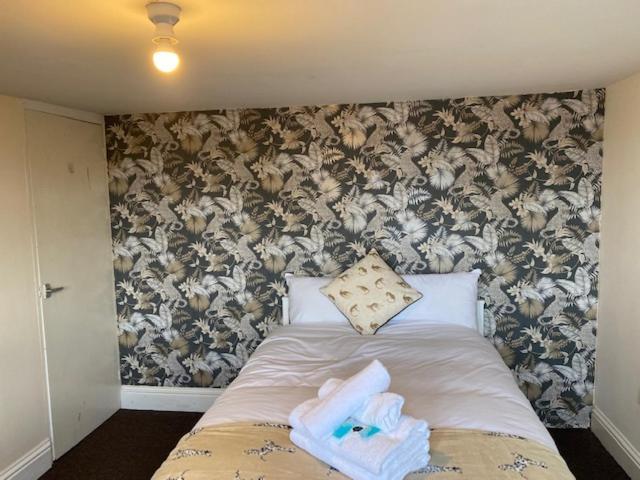 Berks Luxury Serviced Apartments,5 Bedrooms, 5 Double Beds, 2 Bathrooms, Free Super Fast Wifi & Parking Earley Екстер'єр фото