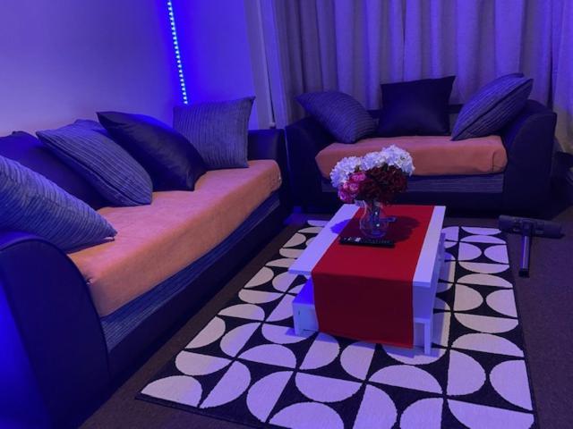Berks Luxury Serviced Apartments,5 Bedrooms, 5 Double Beds, 2 Bathrooms, Free Super Fast Wifi & Parking Earley Екстер'єр фото